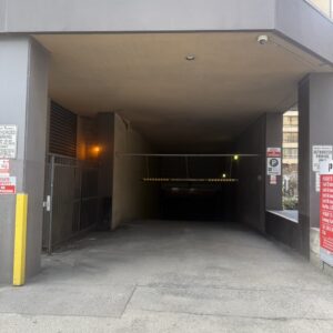 250 Dundas St West